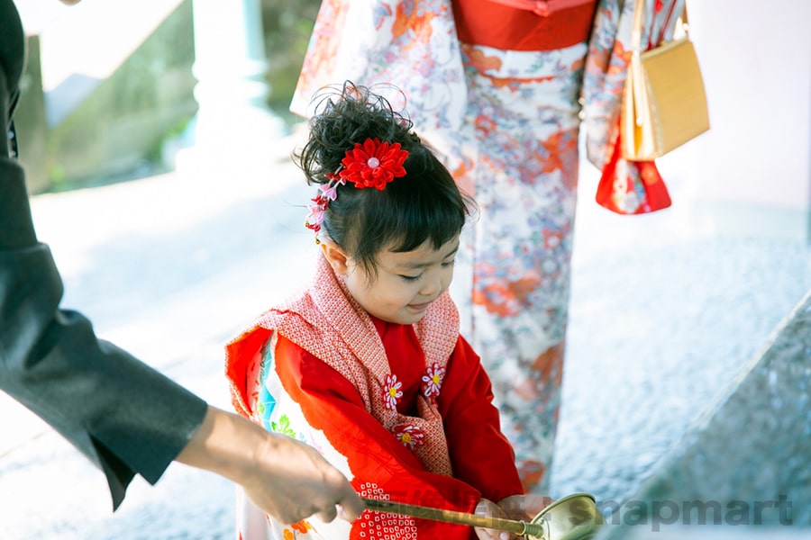 神社での七五三お参りイメージ