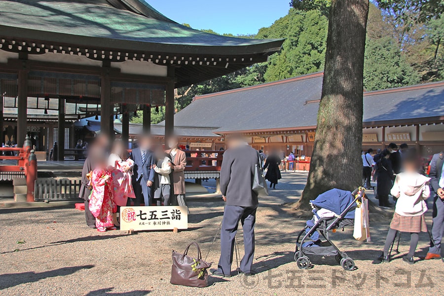 大宮氷川神社 楼門・玉垣内の場所と七五三で賑わう様子