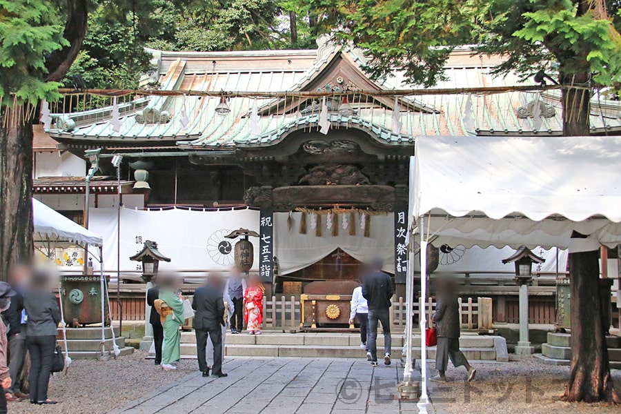 調神社 七五三の御祈祷が執り行われる本殿の様子