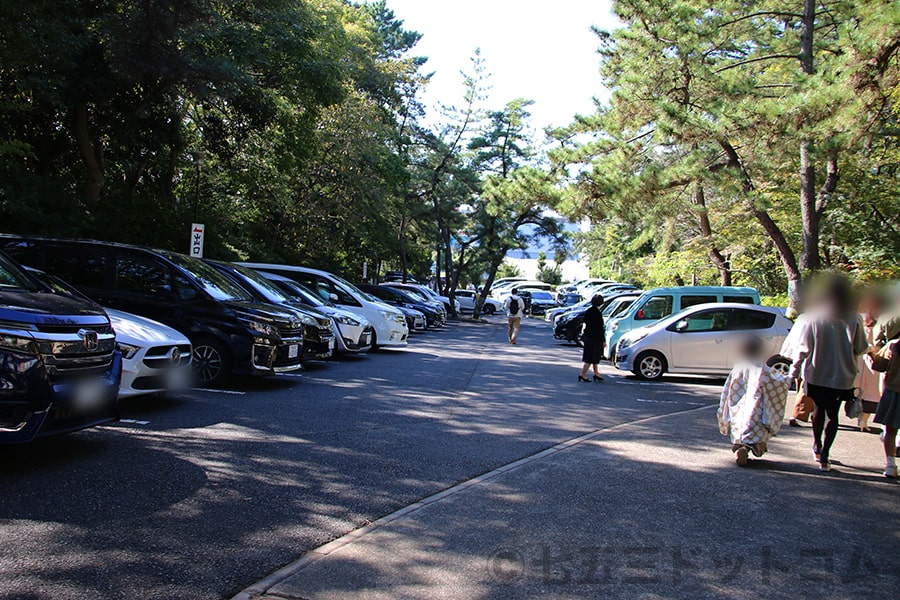 稲毛浅間神社 駐車場と七五三シーズンの混み合いの様子