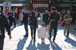 大國魂神社 中雀門裏のおみくじの様子