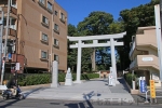 大國魂神社 拝殿前に立てられた御祈祷案内看板の様子