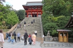 鶴岡八幡宮 申し込みを終え本宮に向かう七五三ご家族の様子