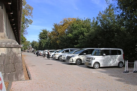 北野天満宮 駐車場にならぶ車の様子