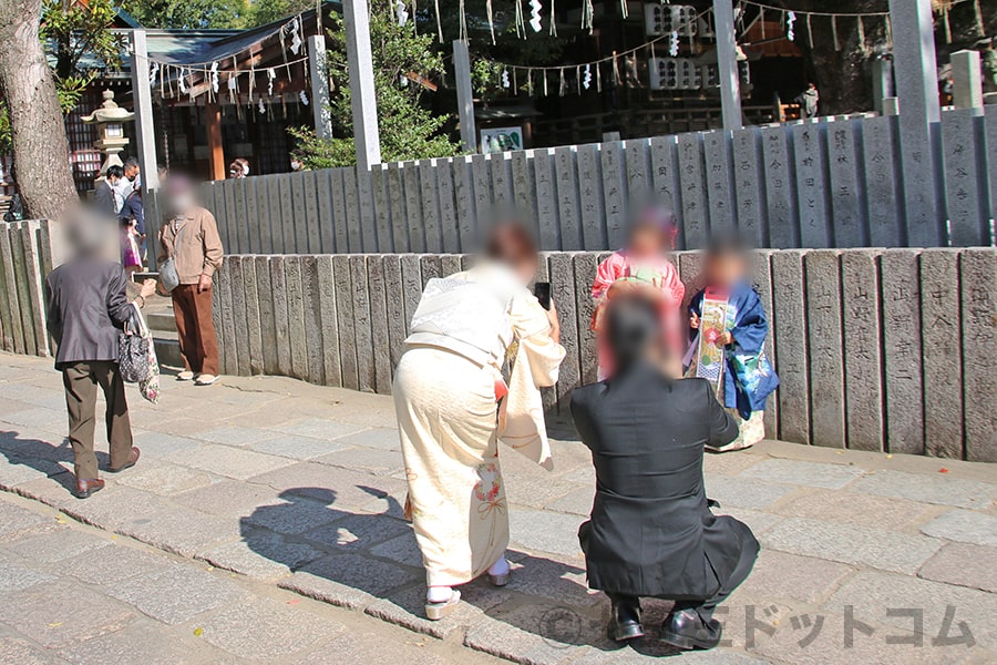 石切劔箭神社 七五三ご家族の往来や記念撮影で賑わっているの様子（その2）