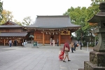 和楽備神社 拝殿・本殿前での七五三ご家族の様子