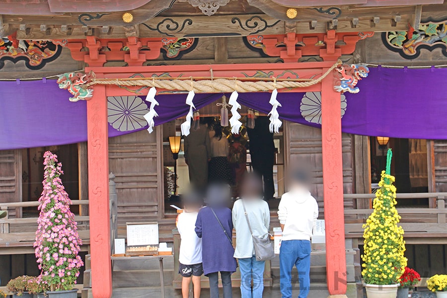 大洗磯前神社 七五三の御祈祷が執り行われている拝殿内の様子（その2）