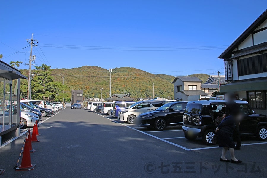 吉備津神社 第1駐車場と食事処桃太郎の様子