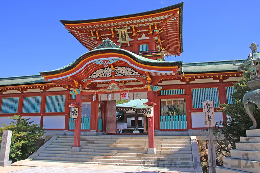 防府天満宮 荘厳な楼門の様子