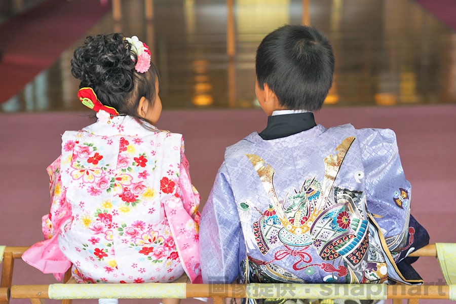 七五三 神社での祈祷を受ける子どもたちの様子