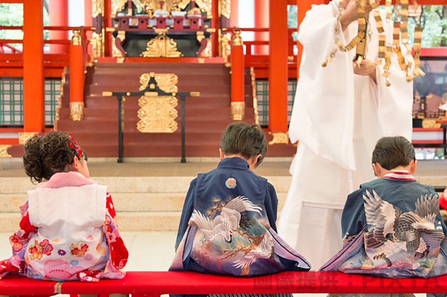 神社での七五三出張撮影（ロケーションフォト）の様子